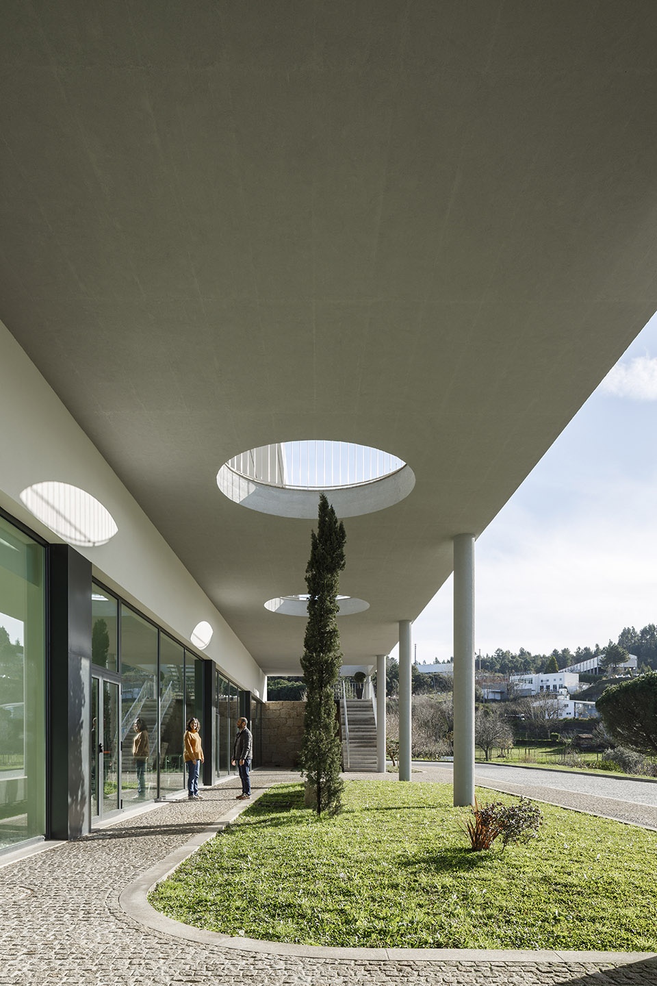 bradco industrial unit by em paralelo