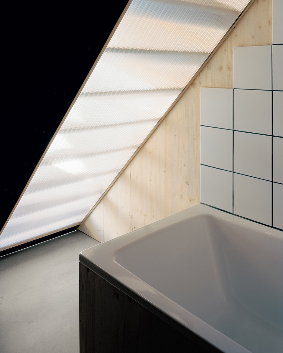 kleines haus by lukas lenherr architektur
