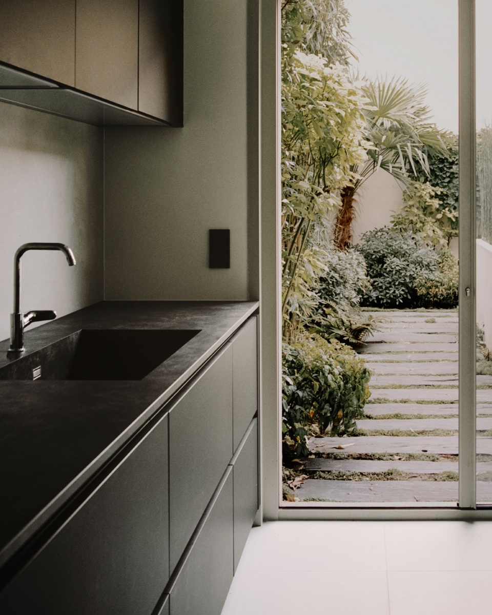 the island house by clement lesnoff rocard gil percal architect