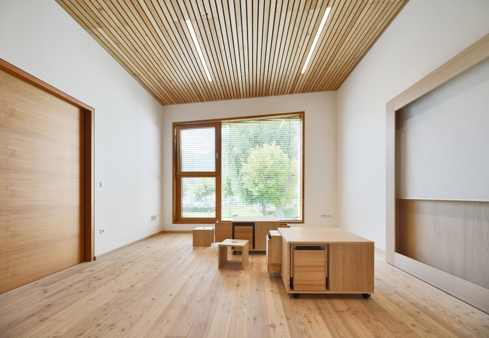 KINDERGARTEN SLUDERNO by Roland Baldi Architects