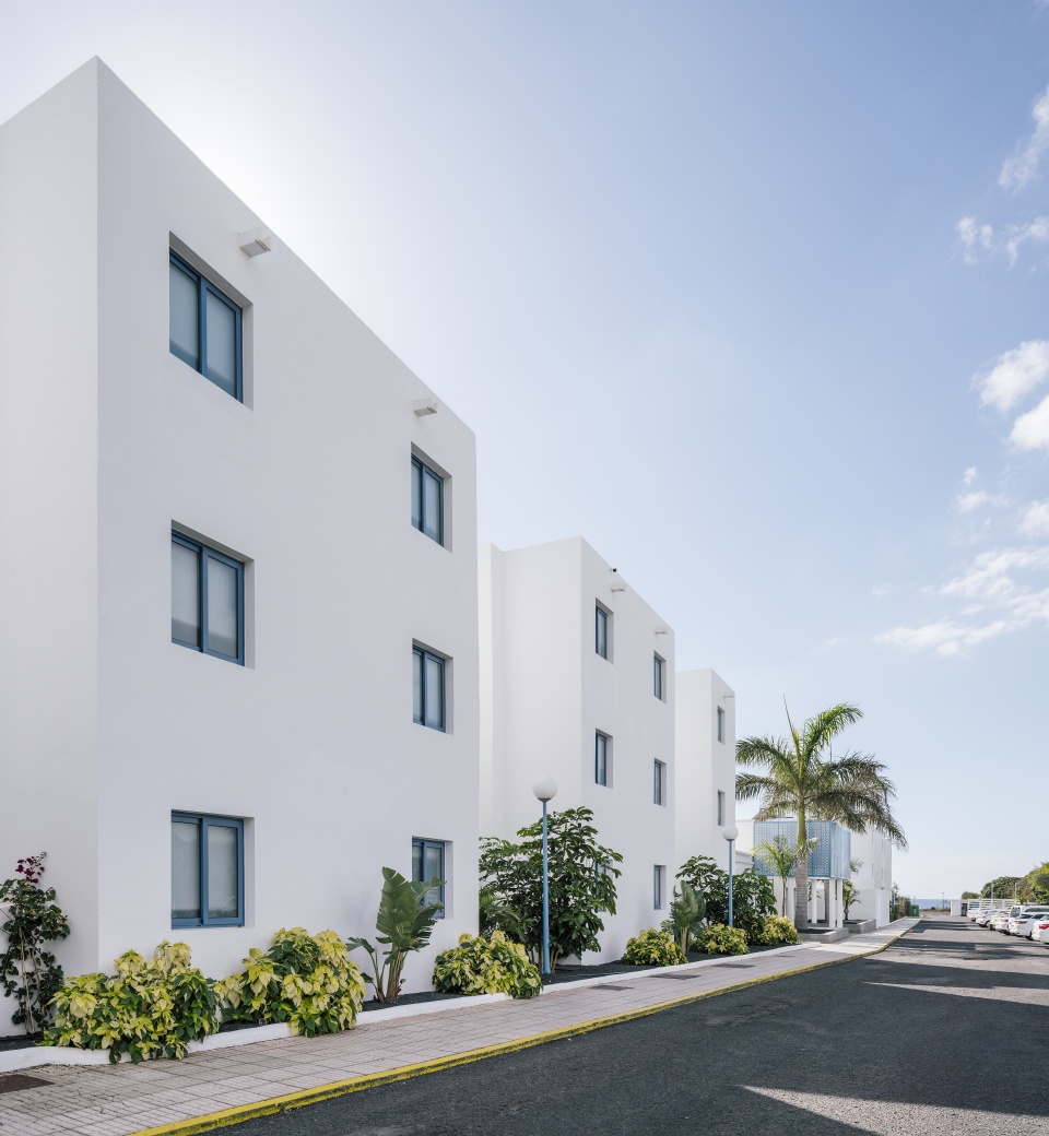 oasis lanz hotel by zooco estudio