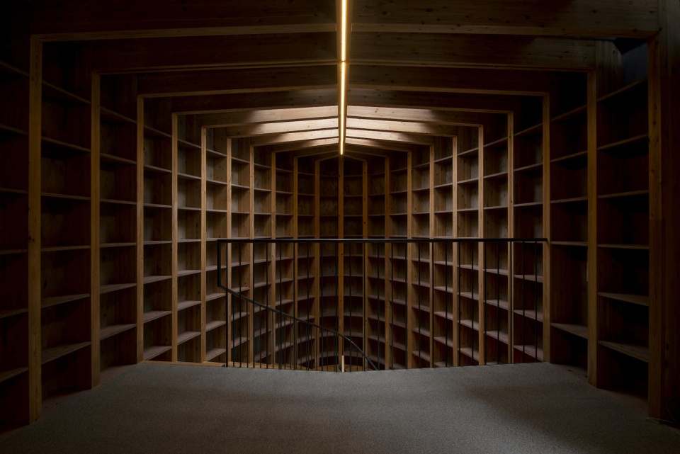 MARUHON FUKUOKA Office Showroom by KATORI archi design associates