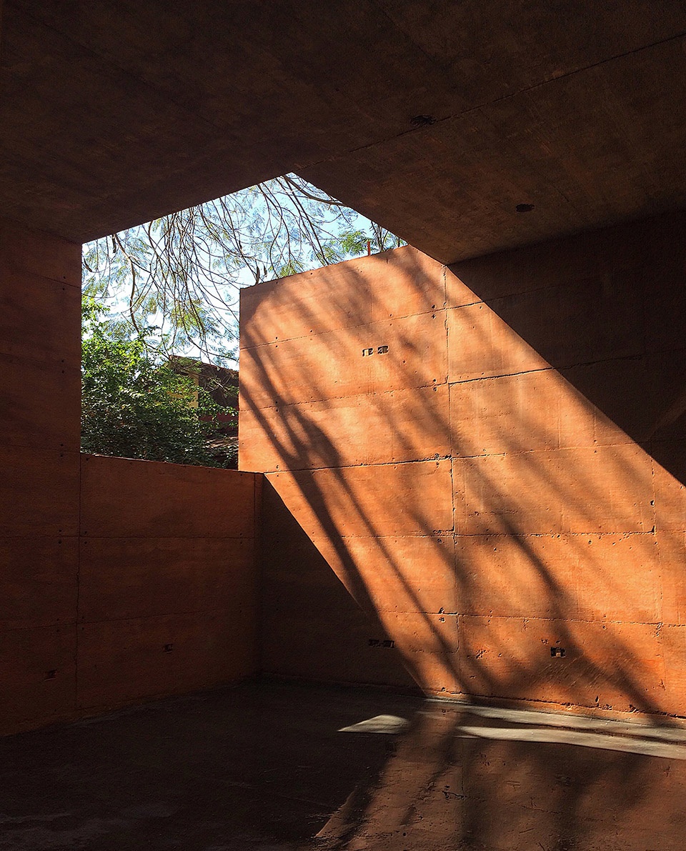 Caja de Tierra by Equipo de Arquitectura