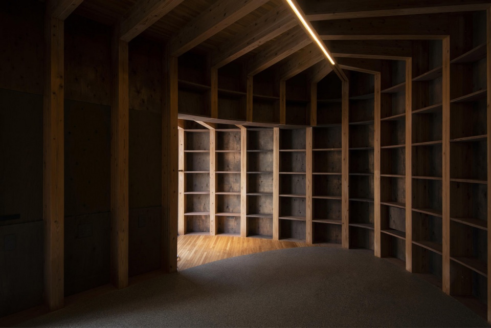 MARUHON FUKUOKA Office Showroom by KATORI archi design associates