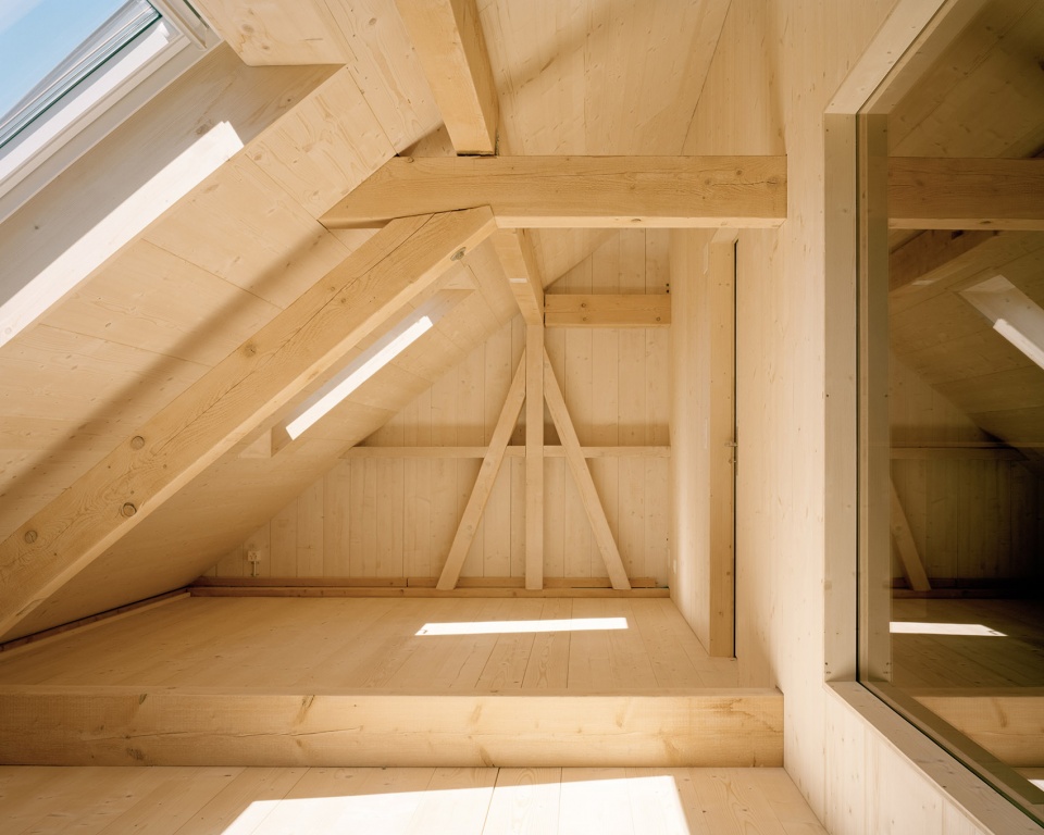 kleines haus by lukas lenherr architektur