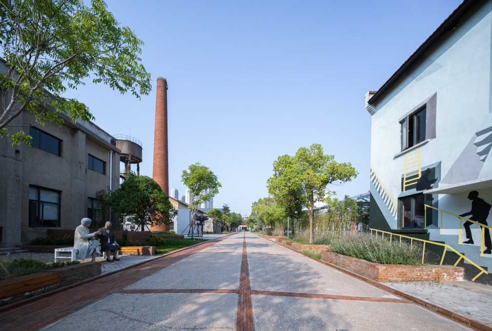 landscape reconstruction of wuhan liangyou red town culture and art community by uao