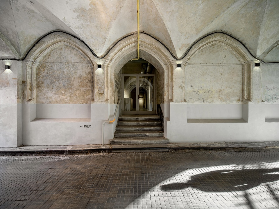 municipal art centre by replus design bureau