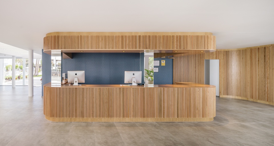 oasis lanz hotel by zooco estudio