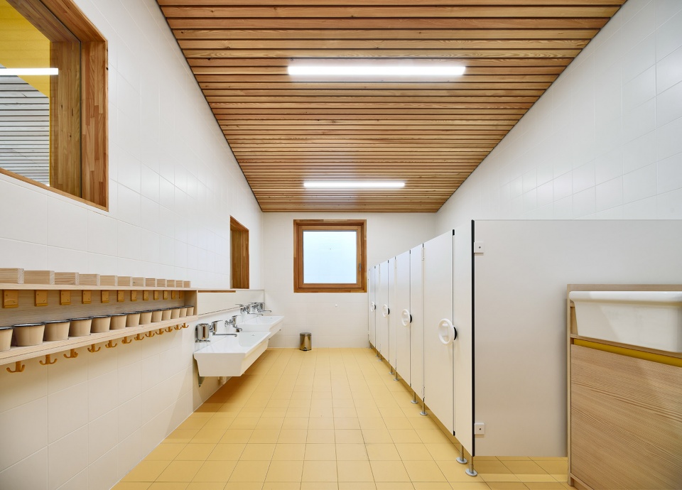 KINDERGARTEN SLUDERNO by Roland Baldi Architects