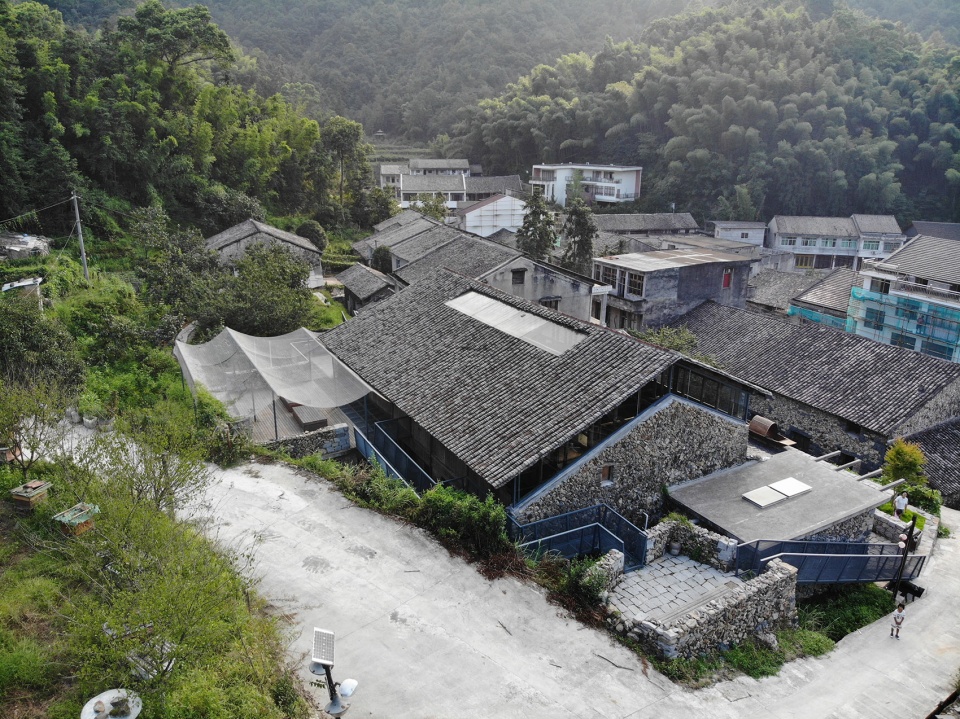 Xiao ao Zhongtong cultural station China by Johnson Design