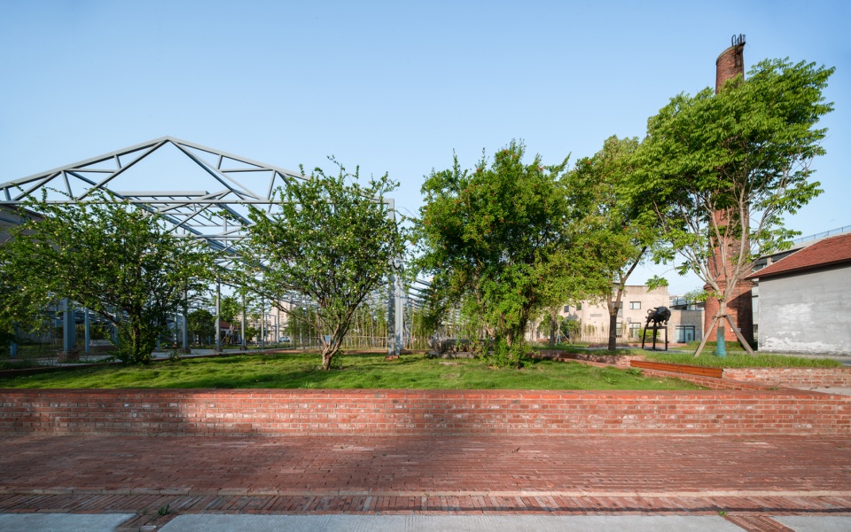 landscape reconstruction of wuhan liangyou red town culture and art community by uao