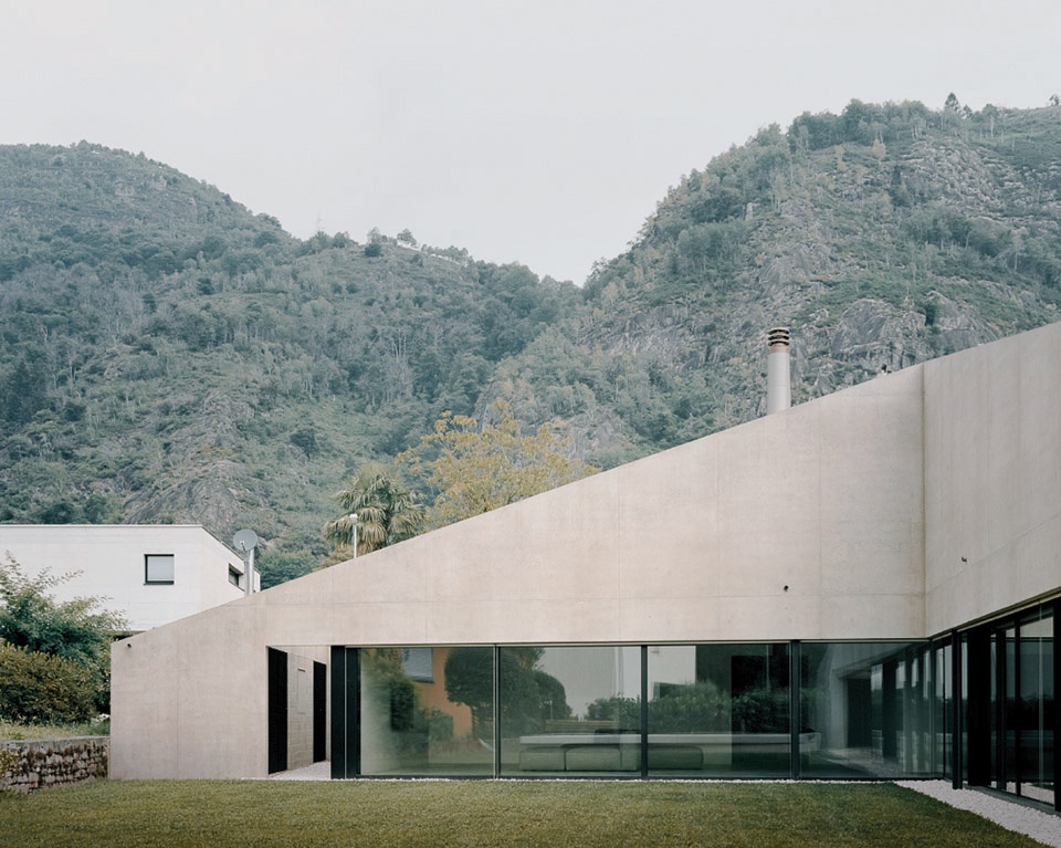pyramid house by df dc