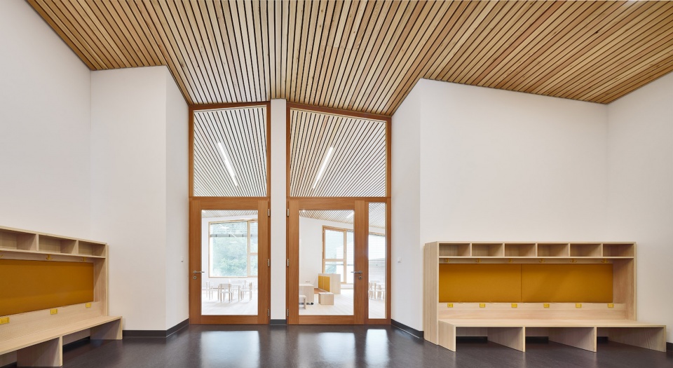 KINDERGARTEN SLUDERNO by Roland Baldi Architects