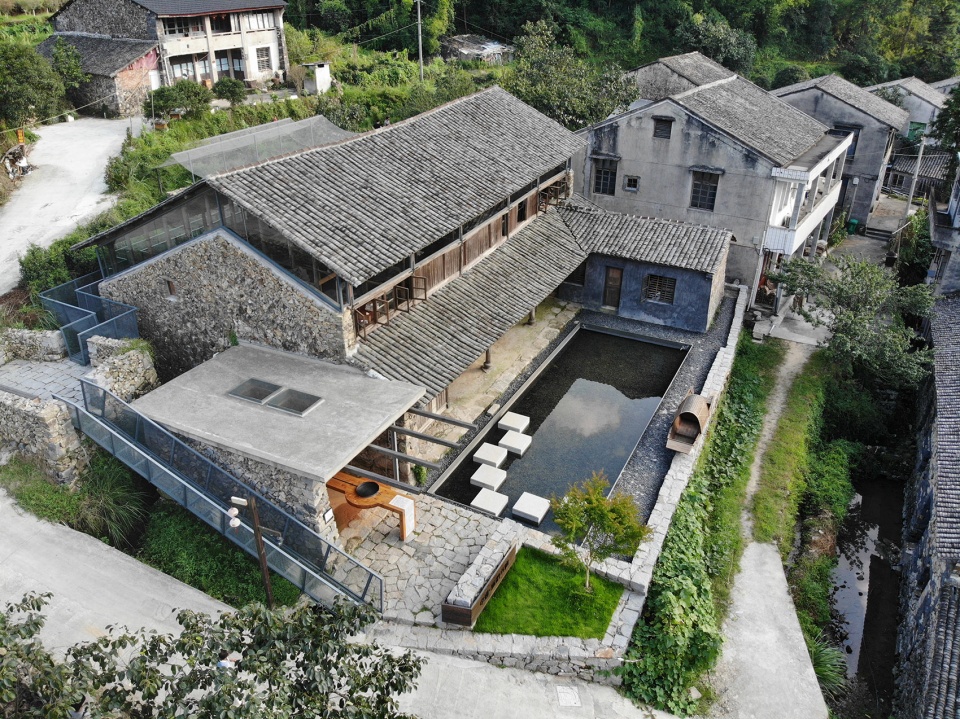 Xiao ao Zhongtong cultural station China by Johnson Design