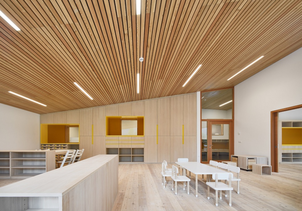KINDERGARTEN SLUDERNO by Roland Baldi Architects