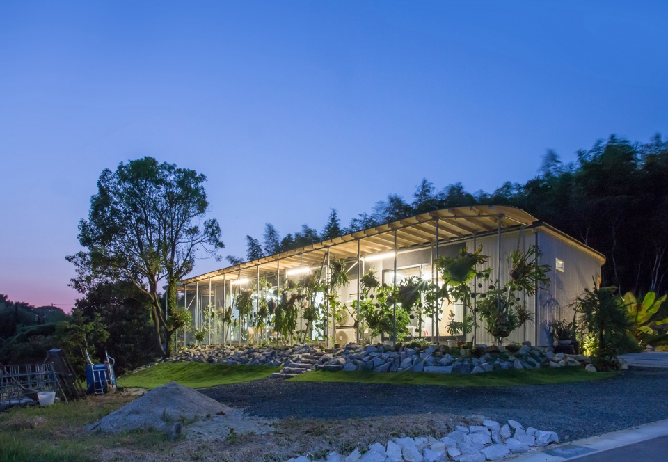 house os by 1 1 architects