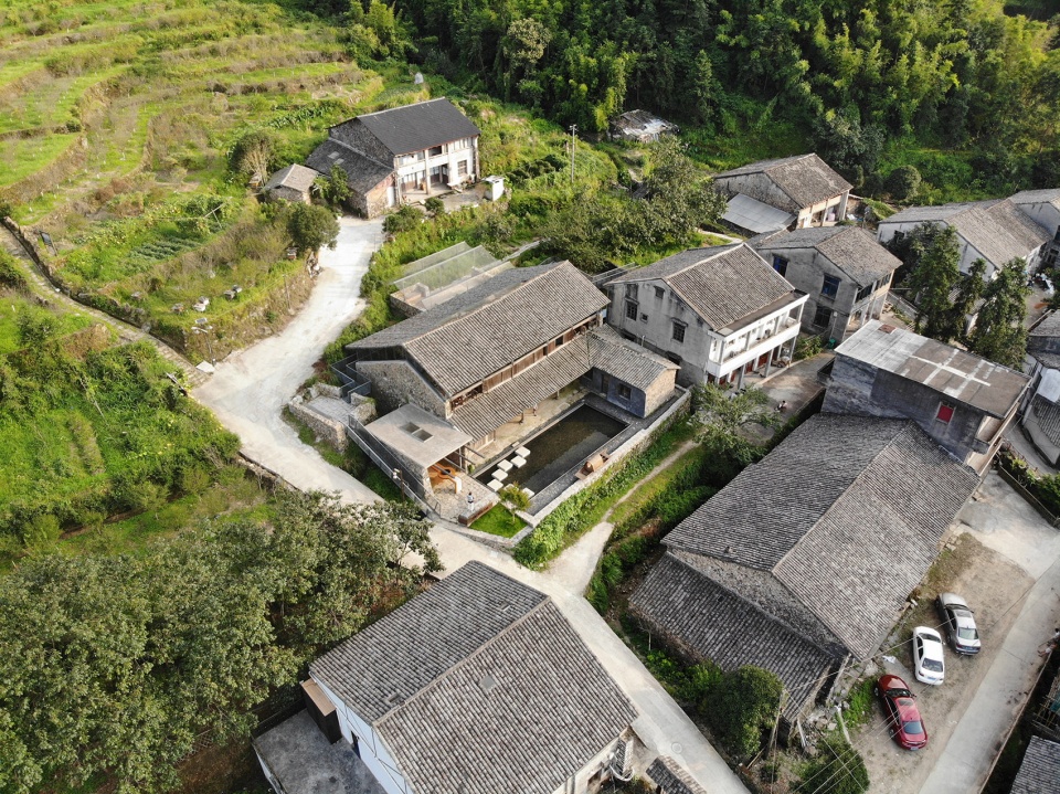 Xiao ao Zhongtong cultural station China by Johnson Design