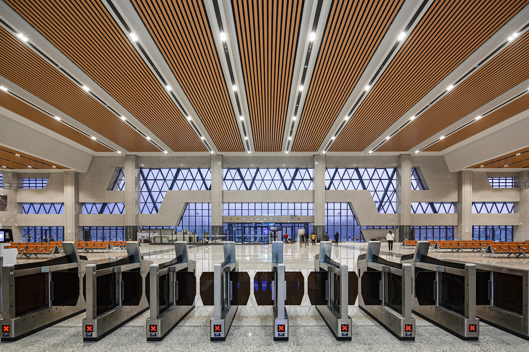 地域文化的双重表达:固安东站,霸州北站高铁站房室内设计 / ccdi 卝智