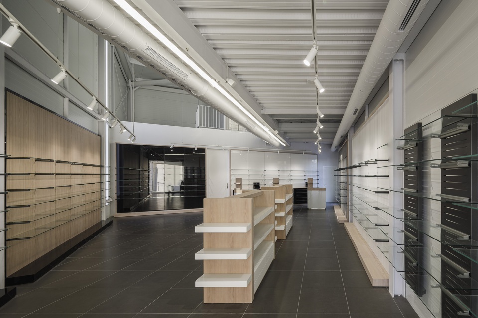 pharmacy 58 in cordoba by estudio de arquitectura javier terrados