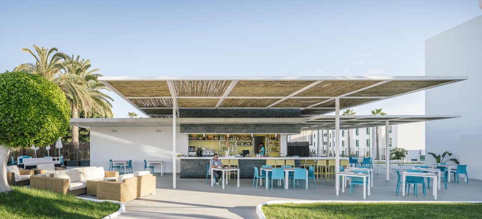 oasis lanz hotel by zooco estudio