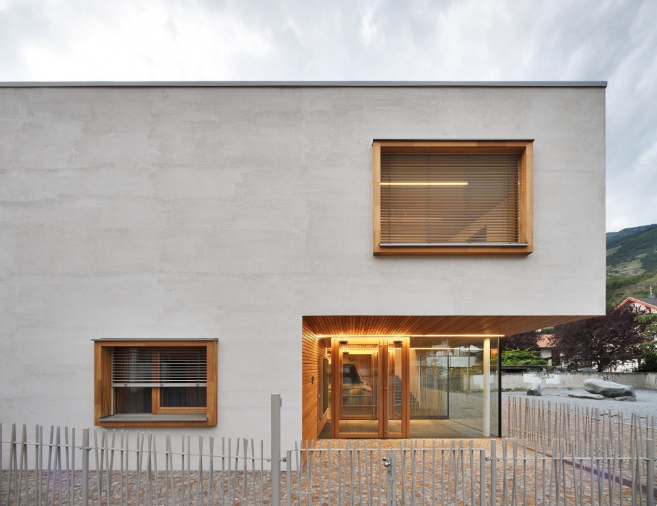 KINDERGARTEN SLUDERNO by Roland Baldi Architects