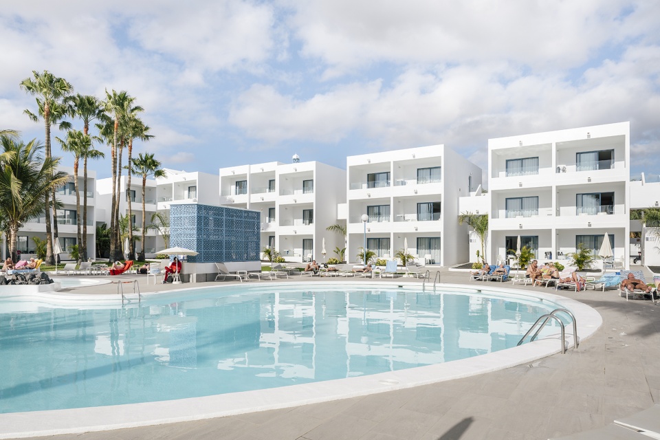 oasis lanz hotel by zooco estudio