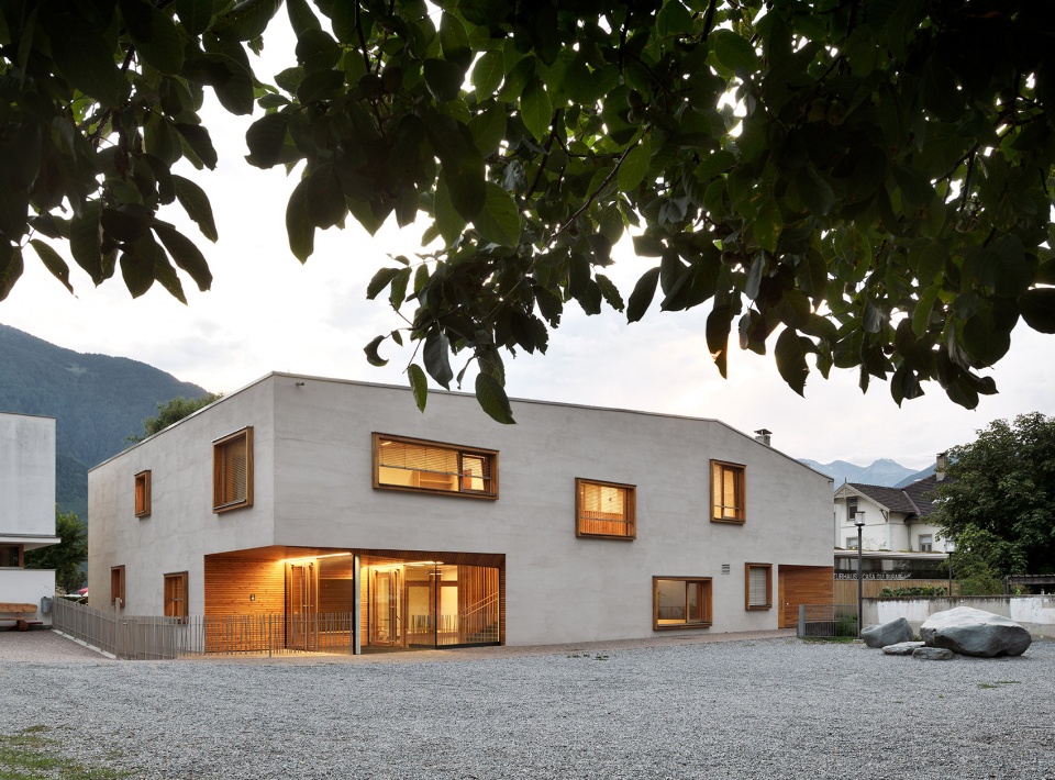 KINDERGARTEN SLUDERNO by Roland Baldi Architects