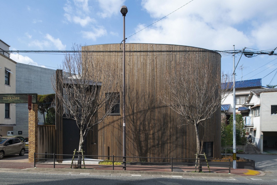 MARUHON FUKUOKA Office Showroom by KATORI archi design associates