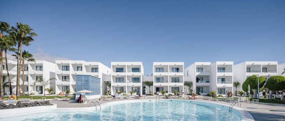 oasis lanz hotel by zooco estudio