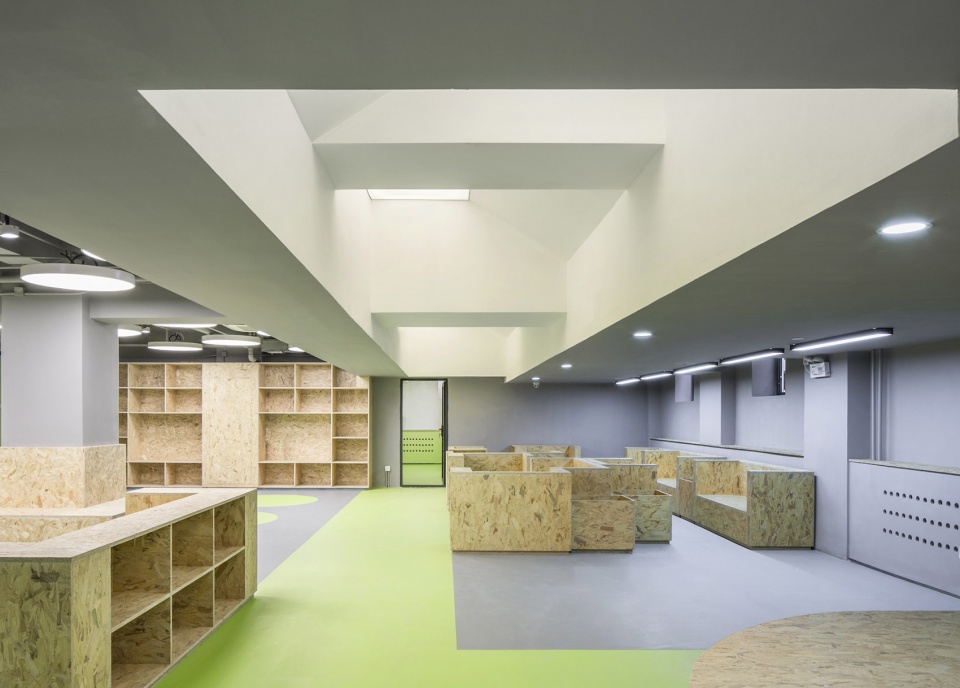 Cultural Activity Center of Beijing Guang an men nei Community by MAT