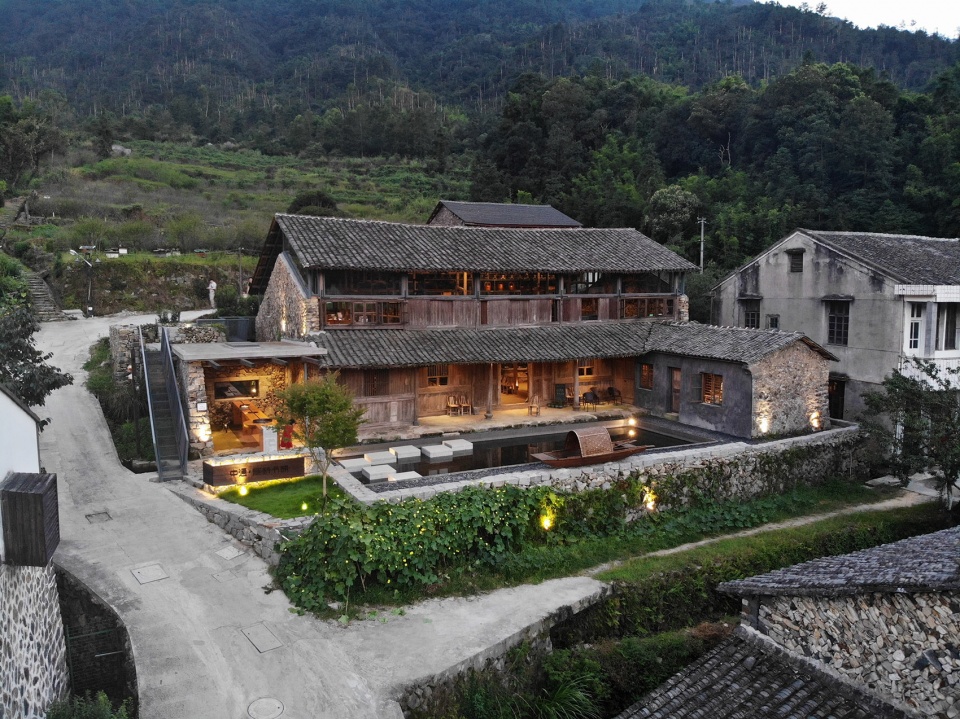 Xiao ao Zhongtong cultural station China by Johnson Design