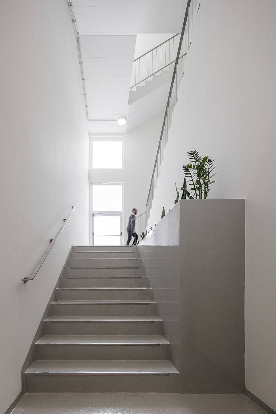bradco industrial unit by em paralelo