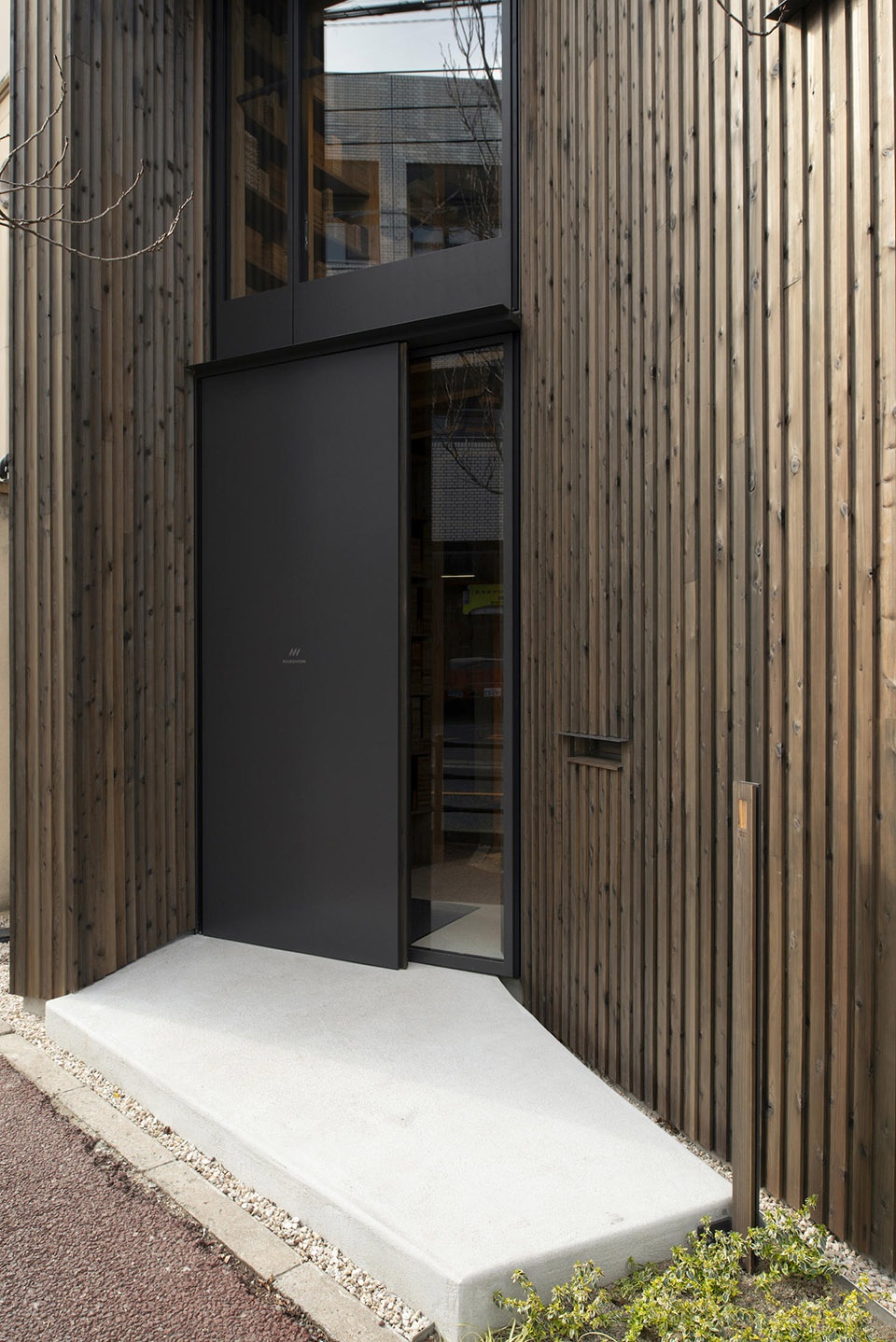 MARUHON FUKUOKA Office Showroom by KATORI archi design associates