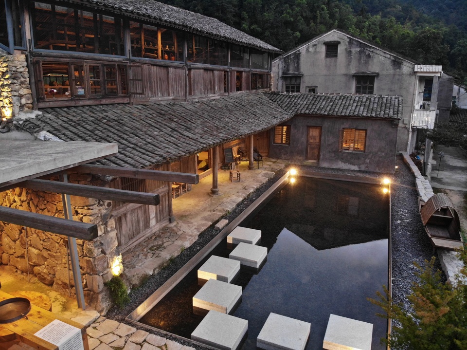 Xiao ao Zhongtong cultural station China by Johnson Design