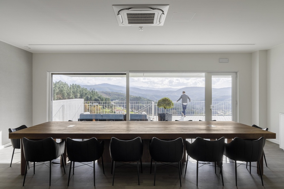 bradco industrial unit by em paralelo