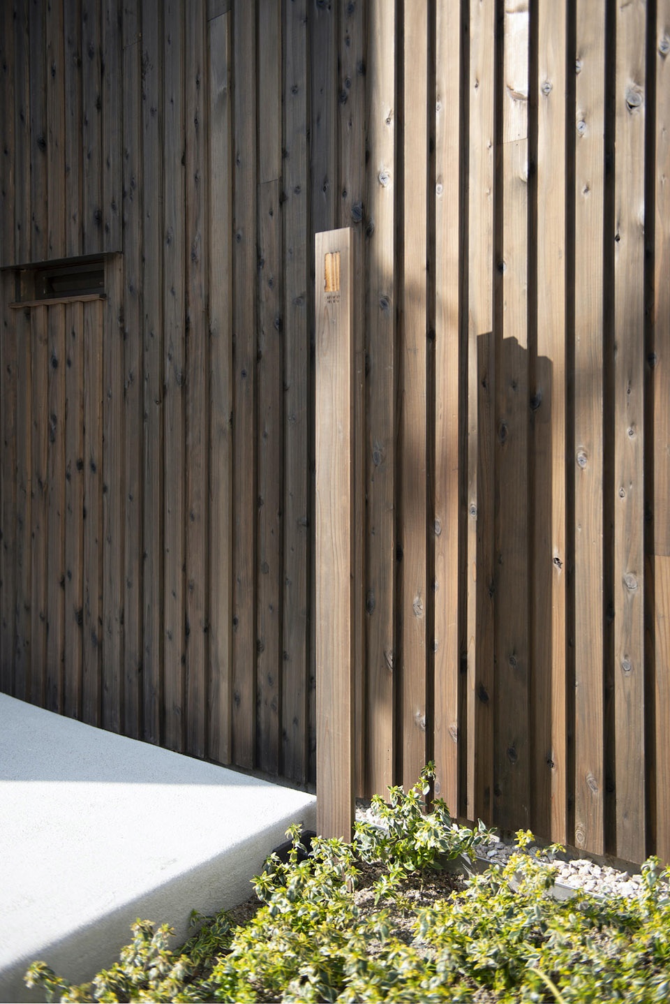MARUHON FUKUOKA Office Showroom by KATORI archi design associates