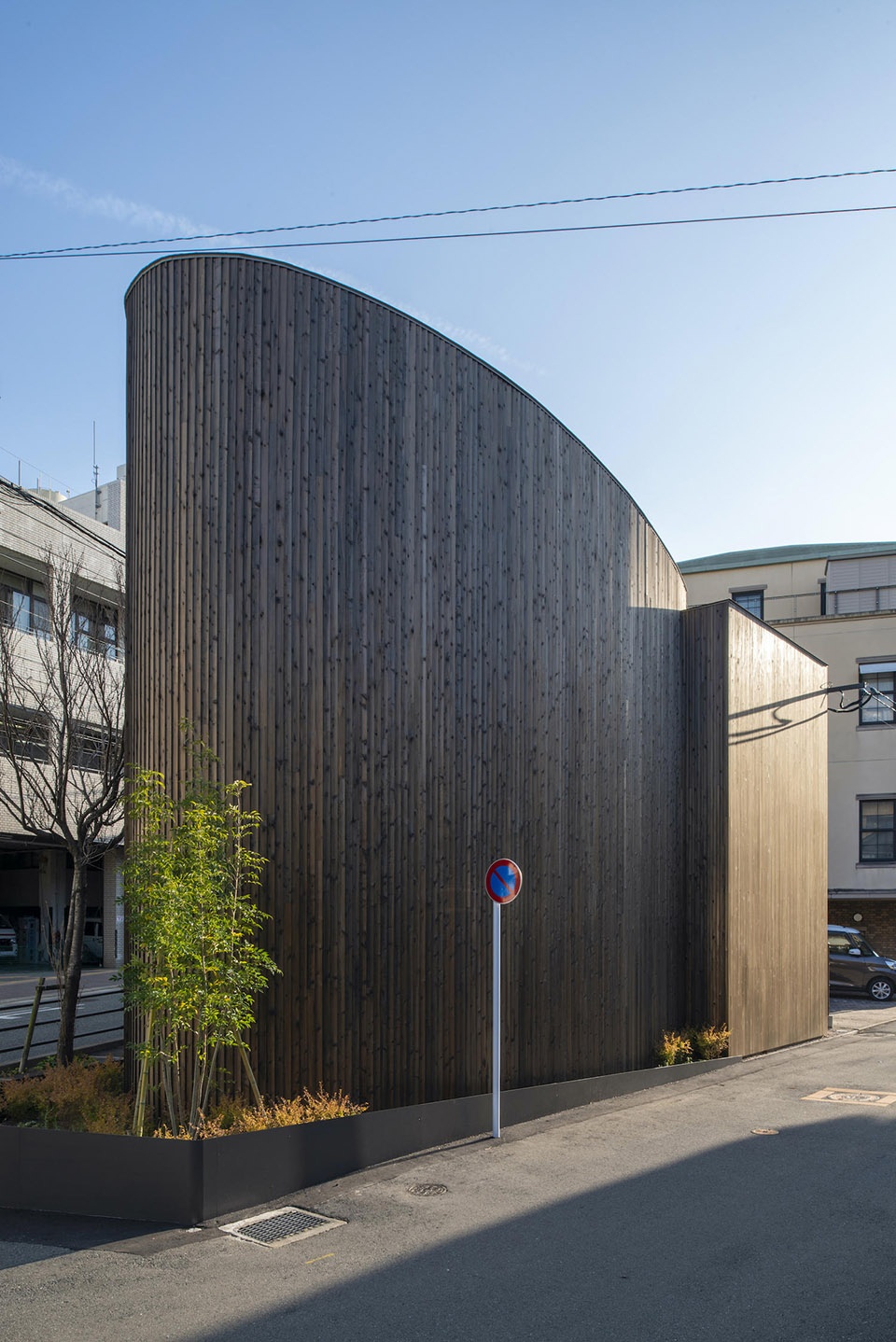 MARUHON FUKUOKA Office Showroom by KATORI archi design associates