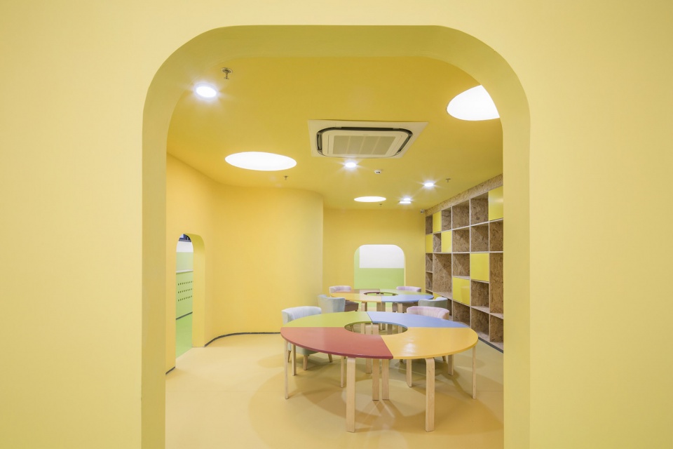 Cultural Activity Center of Beijing Guang an men nei Community by MAT