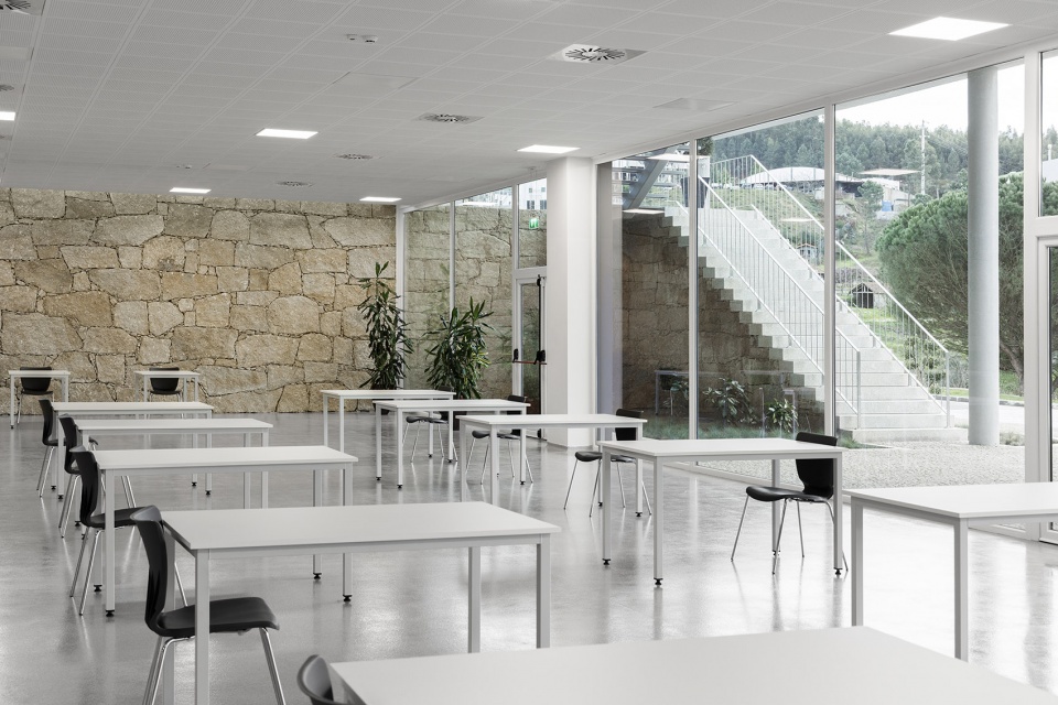 bradco industrial unit by em paralelo