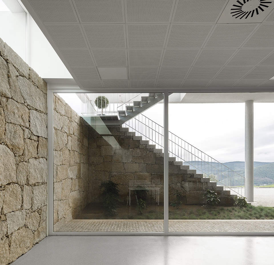bradco industrial unit by em paralelo