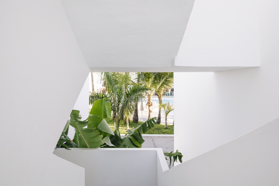 oasis lanz hotel by zooco estudio