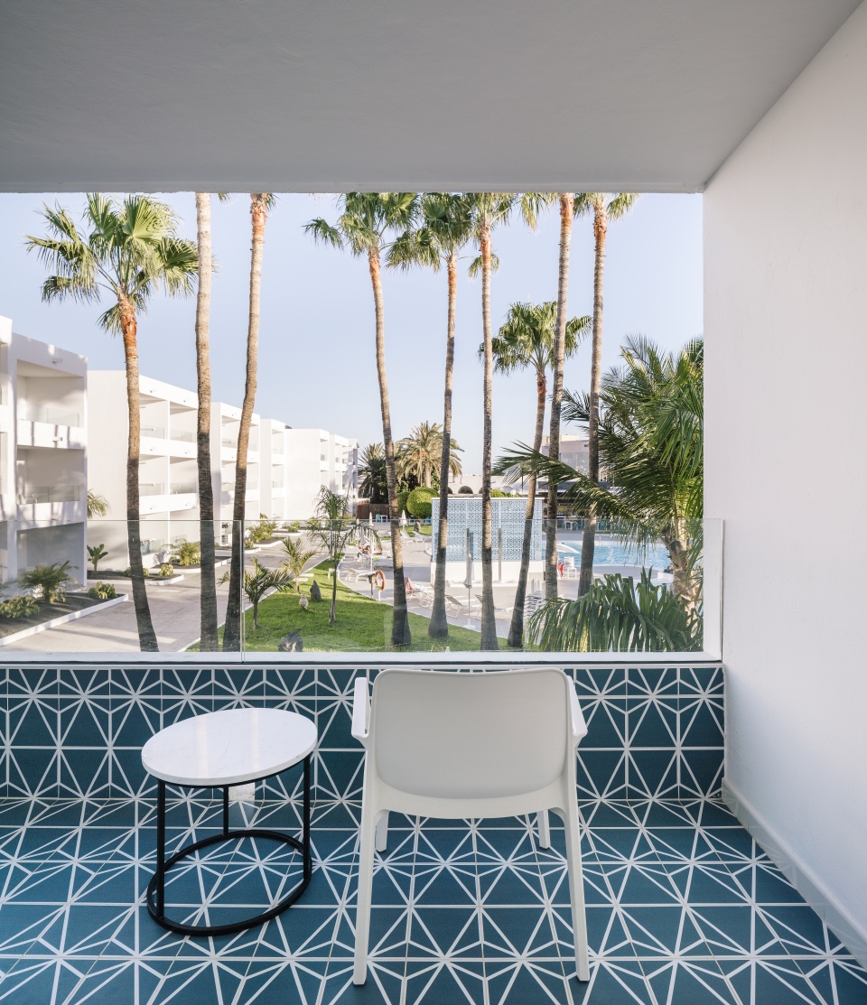 oasis lanz hotel by zooco estudio