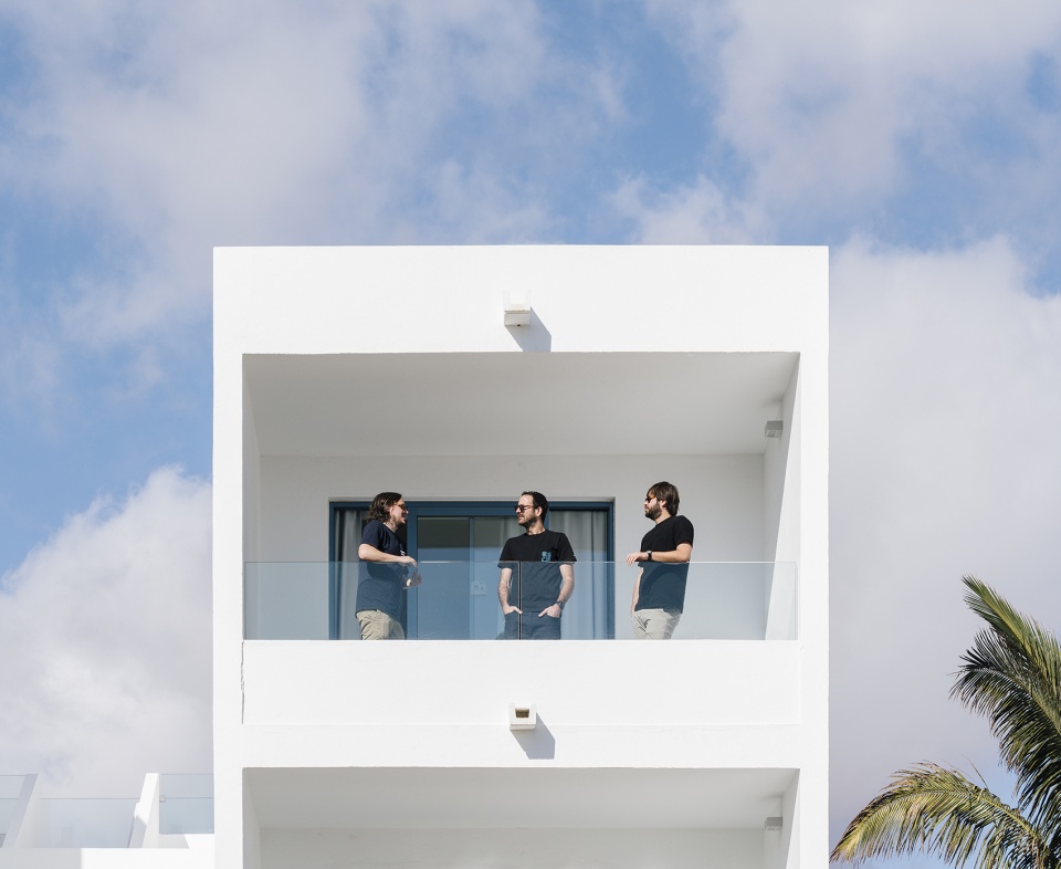 oasis lanz hotel by zooco estudio