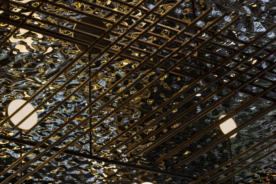 le coq wine bistro in urbn hotel china by roomoo