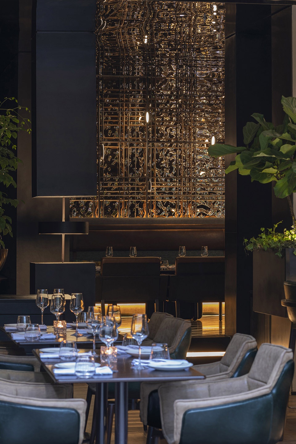 le coq wine bistro in urbn hotel china by roomoo