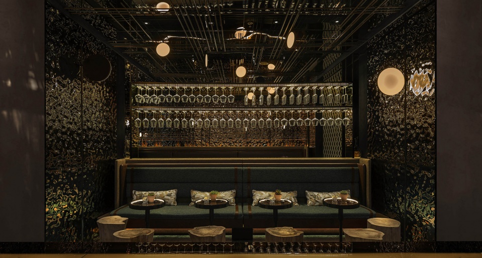 le coq wine bistro in urbn hotel china by roomoo