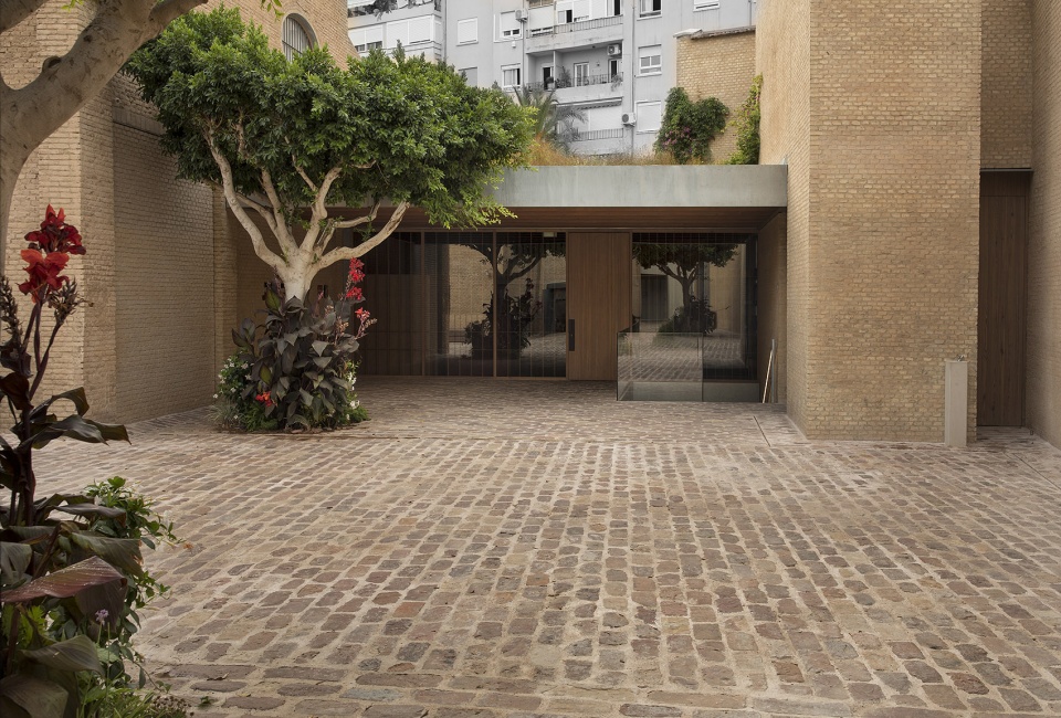 Bombas Gens Art Centre by Ramon Esteve Estudio