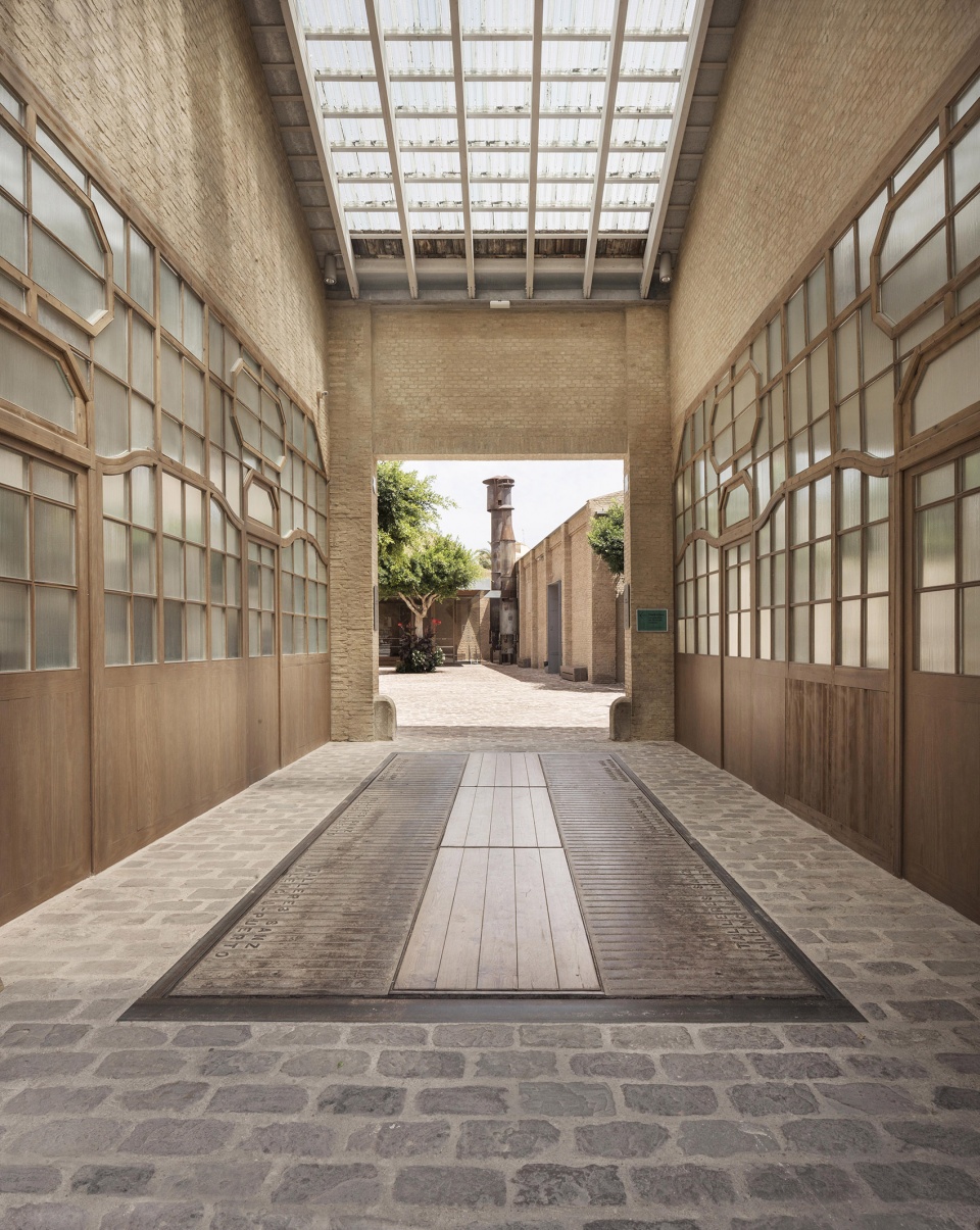 Bombas Gens Art Centre by Ramon Esteve Estudio