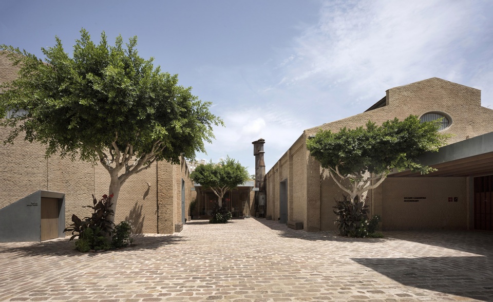 Bombas Gens Art Centre by Ramon Esteve Estudio