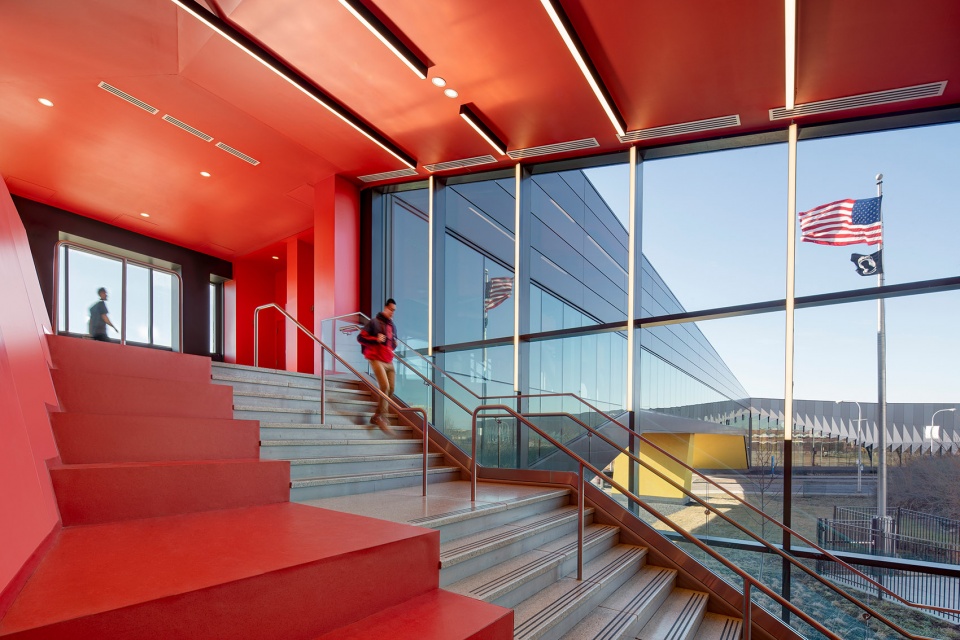 daley college manufacturing technology engineering center by jgma
